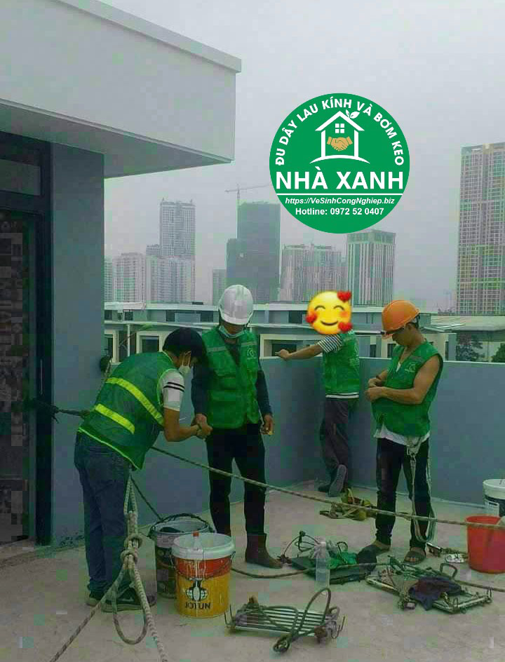 Cung Cấp Dịch Vụ Lau Kính Nhà Cao Tầng Tại Hà Nội